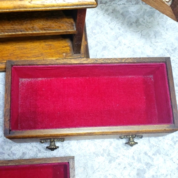 Antique Crafted Wooden & Ornate Brass Tone Jewelry Box.Beautiful Design. - Picture 6 of 17